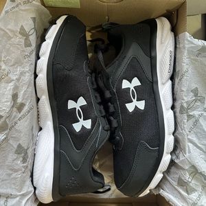 Men's UA Charged Assert 9 Wide 4E Running Shoes Black/White Size 8